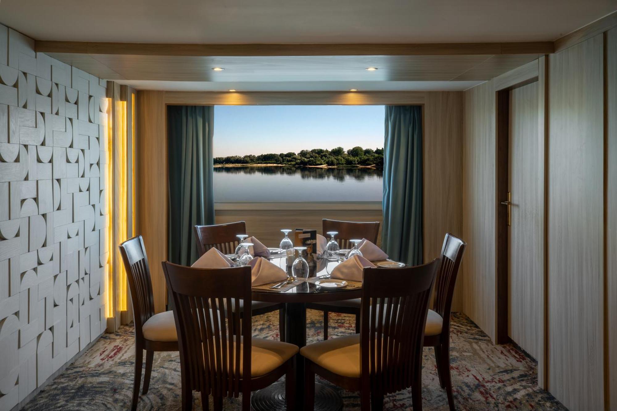 Renaissance Nile Cruise - Every Saturday From Luxor To Aswan For 4 Nights , And Every Wednesday From Aswan To Luxor For 3 Nights ภายนอก รูปภาพ